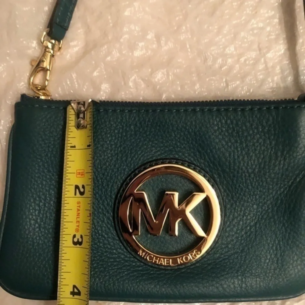 Michael kors green leather wristlet mini bag